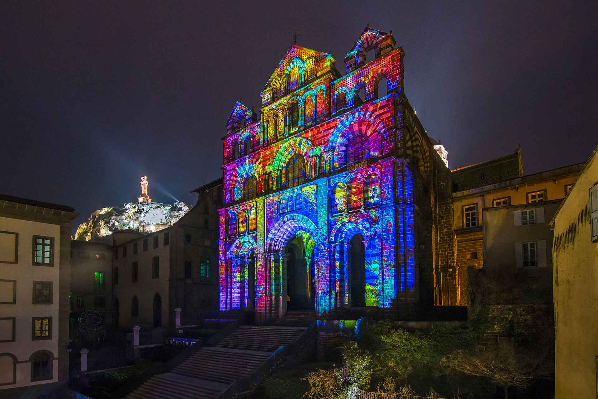 alentours-catherale-lumiere-puy-en-velay