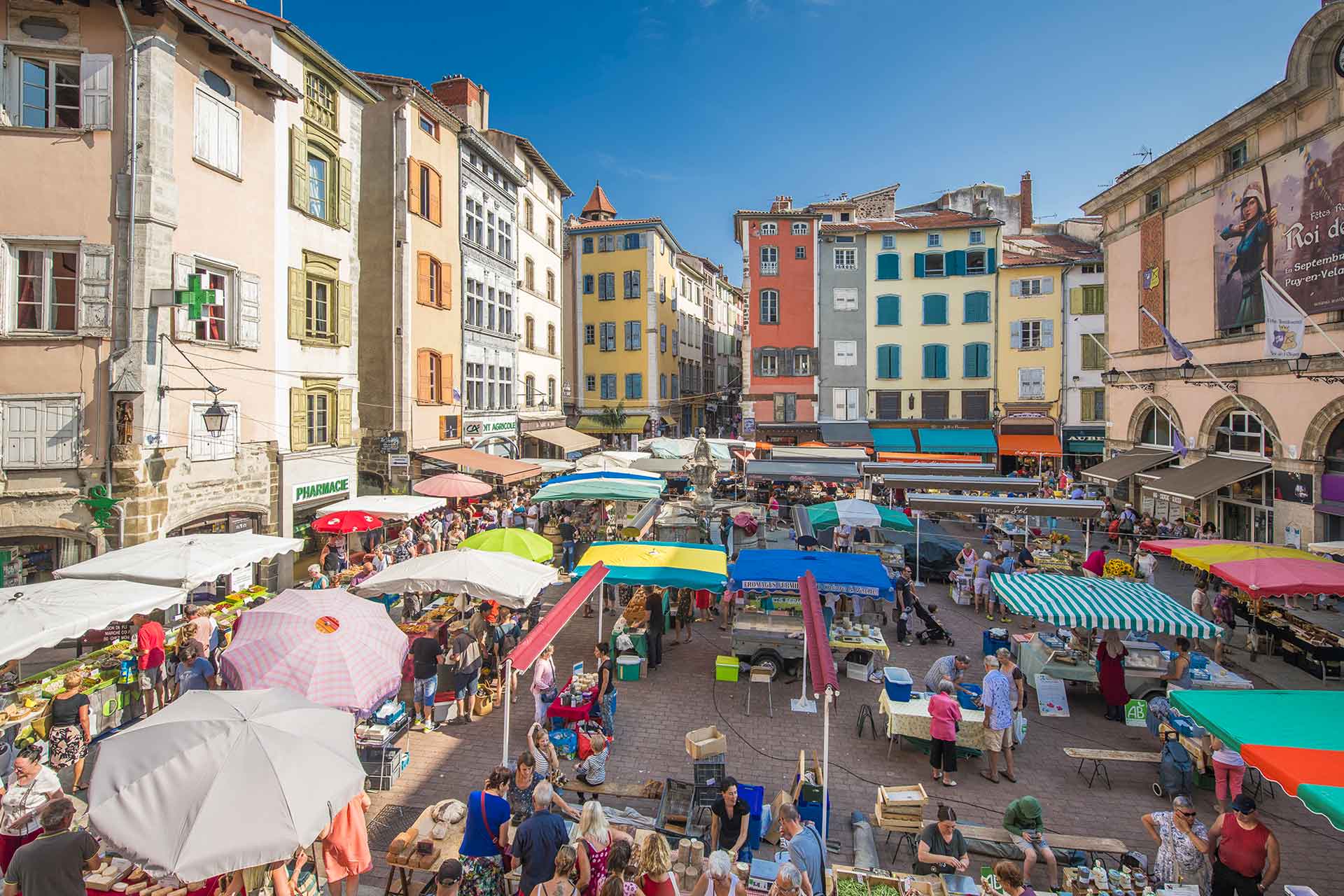 alentours-place-marche-puy-en-velay